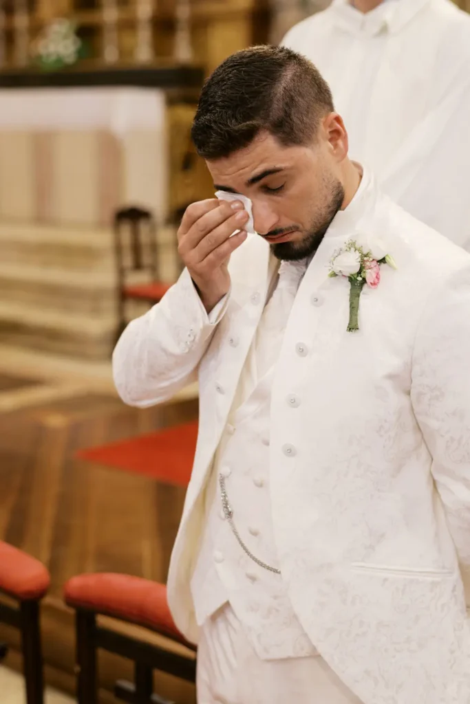Momento emocionante com o noivo Cristiano em lágrimas no altar da Igreja Matriz de Loures.