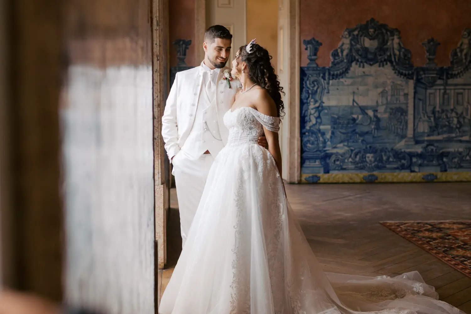 Spontaneous wedding photo of a couple laughing together at Palacio do Correio Mor, showcasing natural emotions