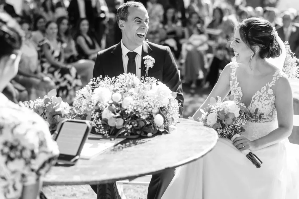 Organic and timeless detail of the couple during the wedding, focusing on natural light.